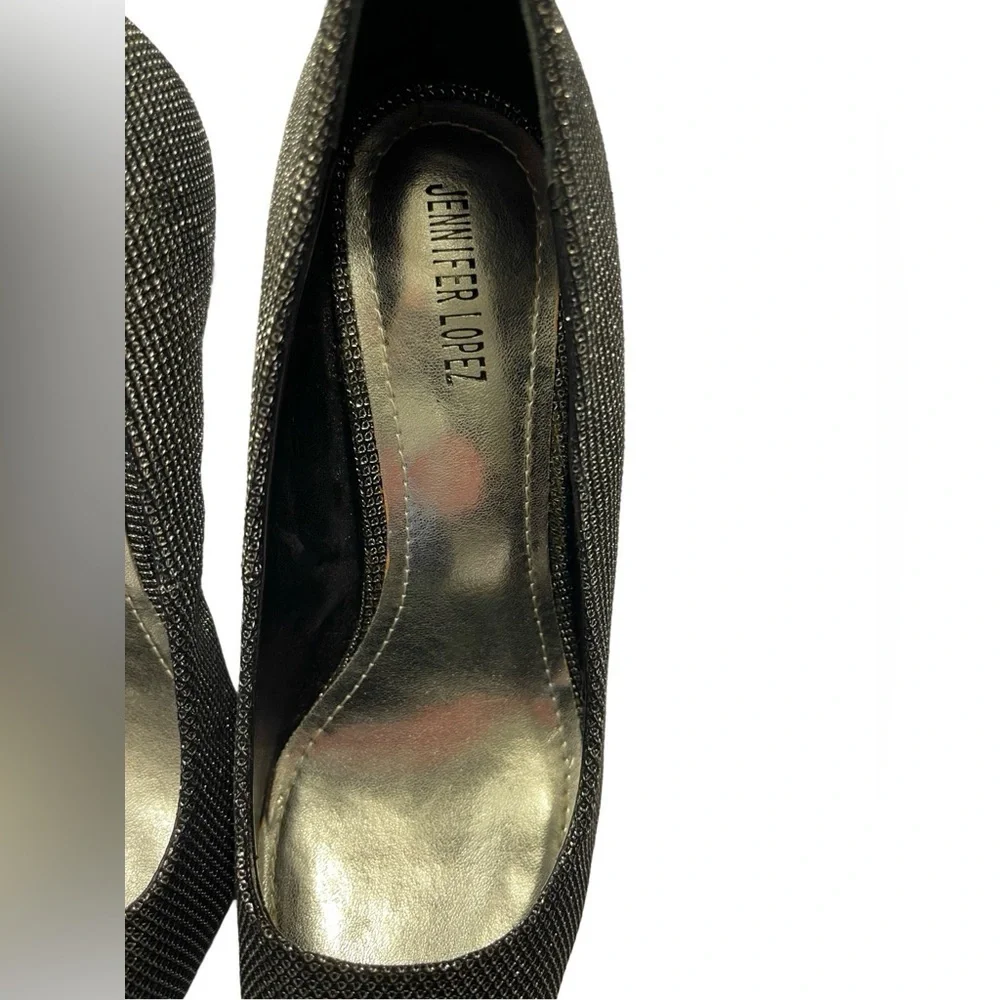 EUC Jennifer Lopez Shiny Gray/Black 4 Inch Heels Size 6.5